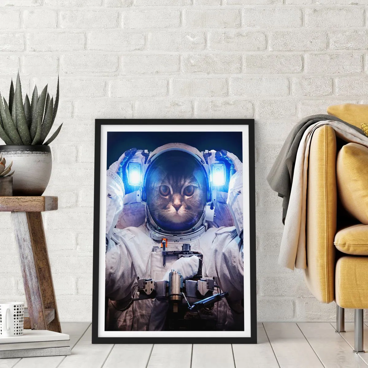 Poster in einem schwarzem Rahmen - Astronautenkatze im vollen Raumanzug - 50x70cm - Houston, du hast ein Problem - Moderne Wanddekoration für Wohnzimmer und Schlafzimmer ARTTOR