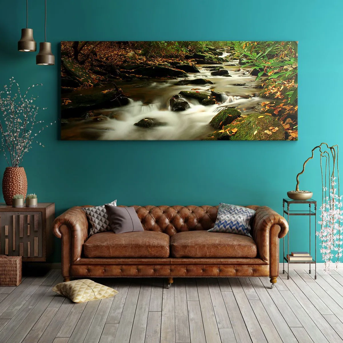 Bild auf Leinwand - Leinwandbild - Ein Waldbach, der zwischen Steinen fließt, umgeben von Grün - 140x50cm - Wie flüssiges Silber - Moderne Wanddekoration für Wohnzimmer und Schlafzimmer ARTTOR