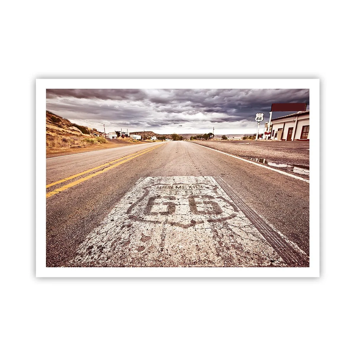 Poster - Route 66 in einem Wüstenklima mit malerischem Himmel - 100x70cm - Mother Road - eine amerikanische Legende - Moderne Wanddekoration für Wohnzimmer und Schlafzimmer ARTTOR