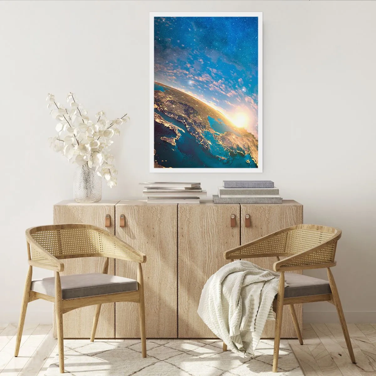 Poster - Die Erde bei Sonnenaufgang aus dem Weltraum gesehen - 50x70cm - Schauen wir uns aus der Ferne an - Moderne Wanddekoration für Wohnzimmer und Schlafzimmer ARTTOR