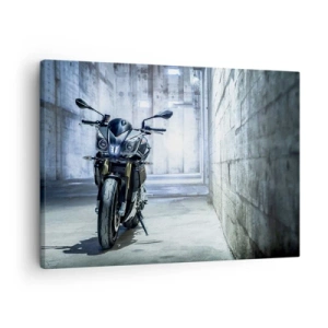 Bild auf Leinwand - Leinwandbild - Ein modernes Motorrad im industriellen Interieur - 70x50cm - Bevor der Motor brummt - Moderne Wanddekoration für Wohnzimmer und Schlafzimmer ARTTOR