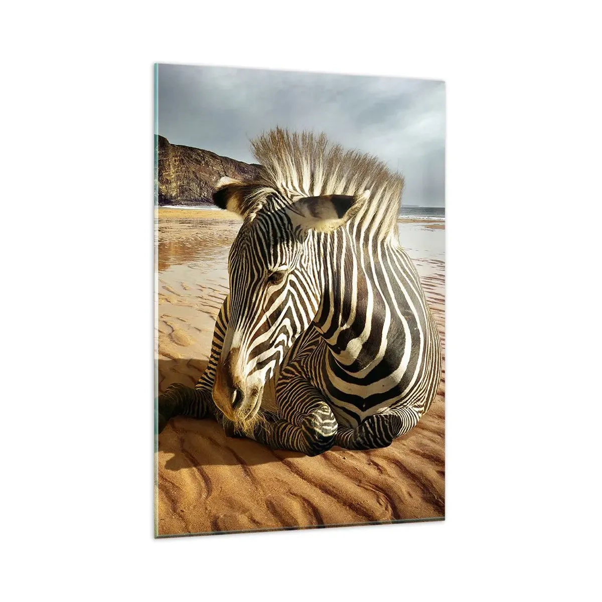 Glasbild - Bild auf glas - Ein Zebra ruht sich an einem Sandstrand mit Klippen im Hintergrund aus. - 80x120cm - Wir passen zusammen - Moderne Wanddekoration für Wohnzimmer und Schlafzimmer ARTTOR