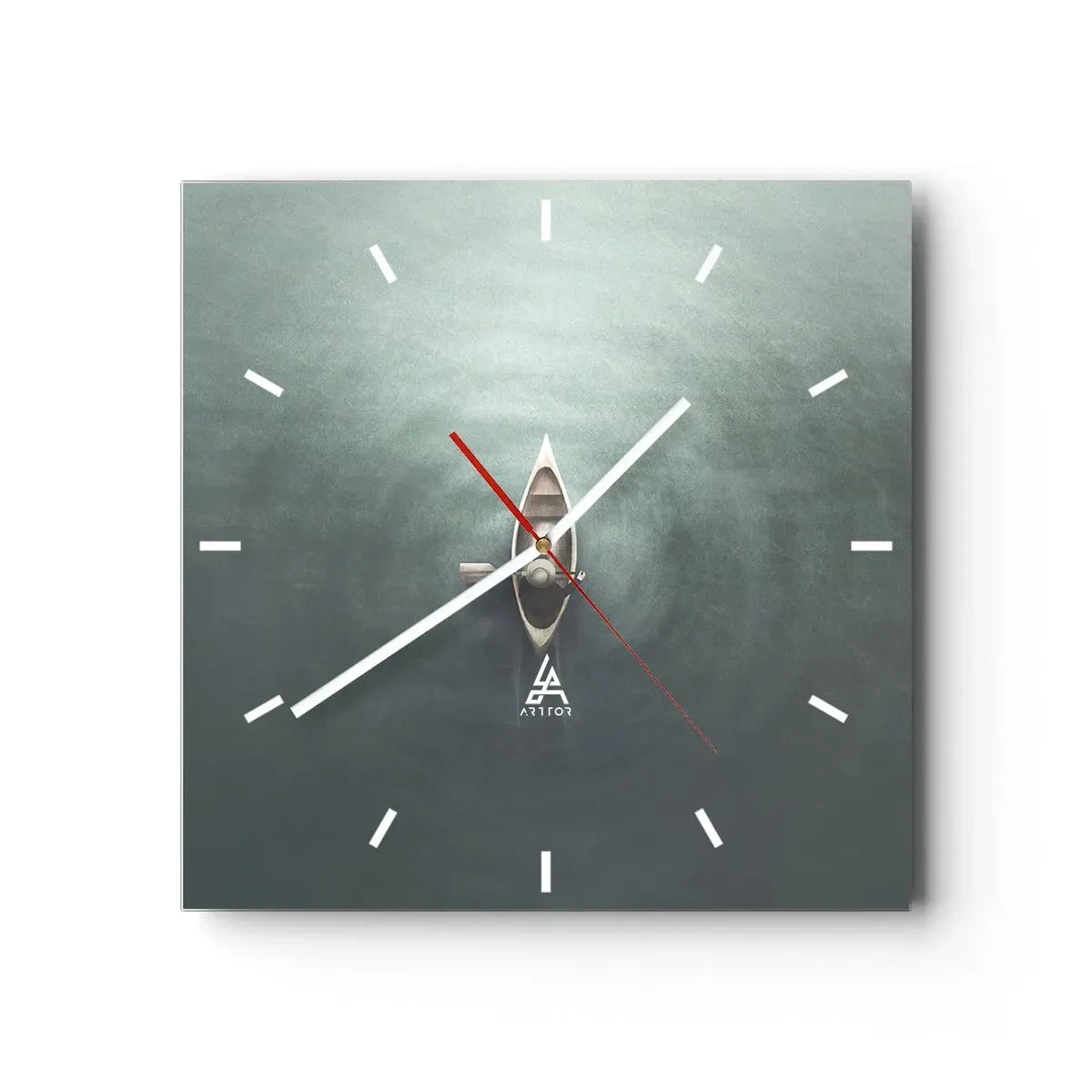 Wanduhr - Glasuhr - Ein einsames Boot auf ruhigem Wasser in minimalistischer Umgebung - 30x30cm - Durch den Mondsee - Moderne Wanddekoration für Wohnzimmer und Schlafzimmer ARTTOR