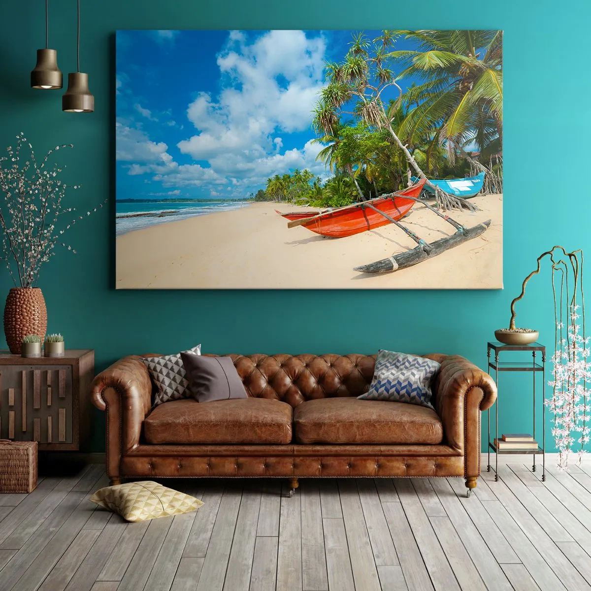 Bild auf Leinwand - Leinwandbild - Tropischer Strand mit Palmen und bunten Booten - 120x80cm - Der Charme der Tropen - Moderne Wanddekoration für Wohnzimmer und Schlafzimmer ARTTOR