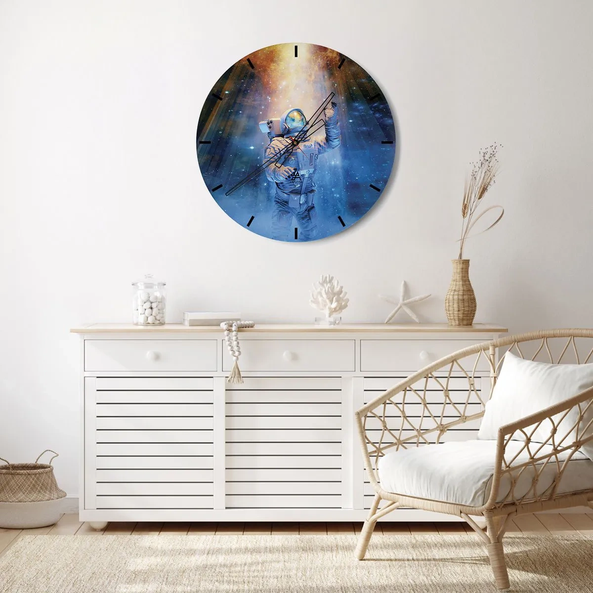 Wanduhr - Glasuhr - Ein Astronaut, der im Sternenlicht durch den Weltraum schwebt - 30x30cm - Endlich am Ende - Moderne Wanddekoration für Wohnzimmer, Küche und Schlafzimmer ARTTOR
