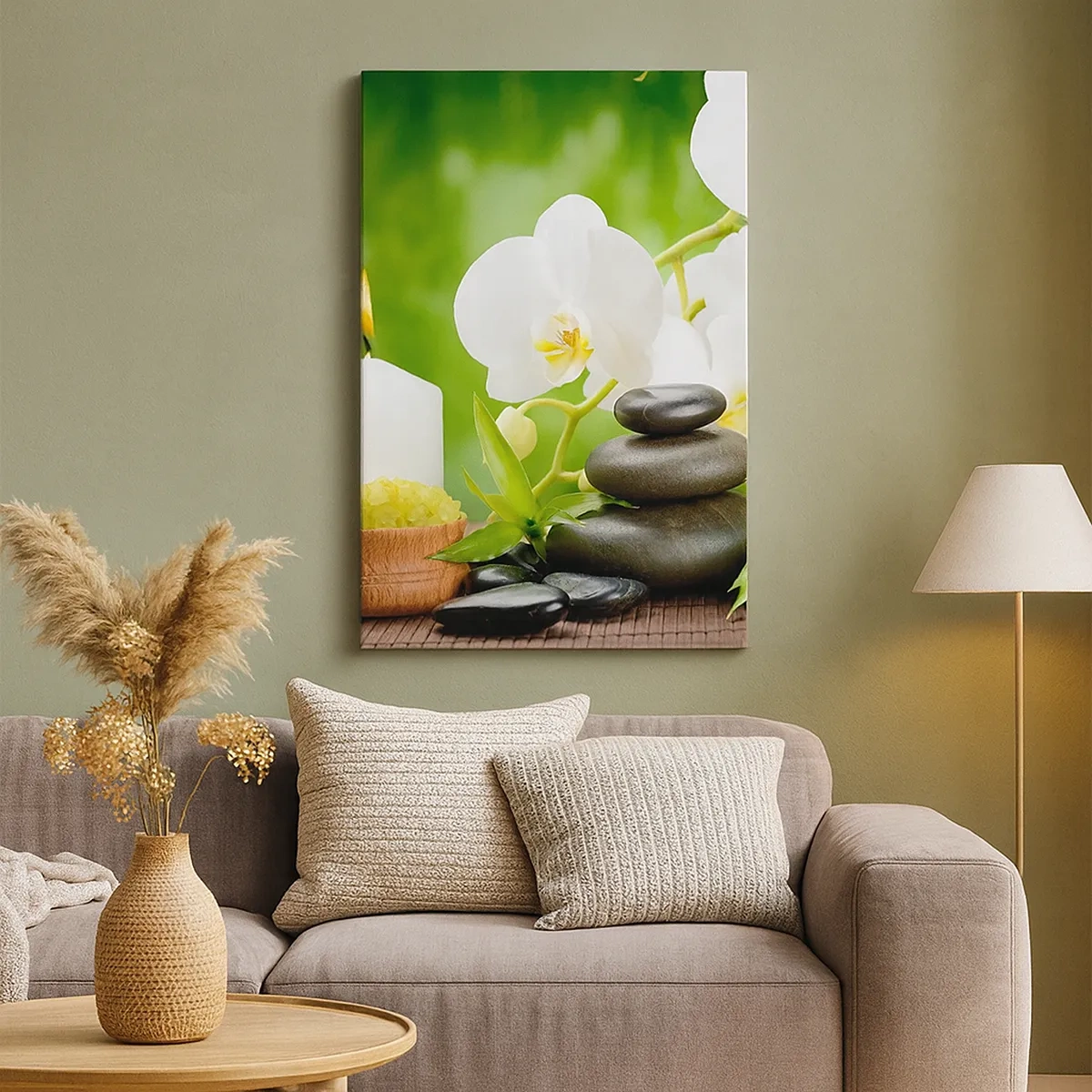 Bild auf Leinwand - Leinwandbild - Orchideen, Kerzen und Steine inmitten der Natur - 50x70cm - Duftige, blumige, zarte Berührung - Moderne Wanddekoration für Wohnzimmer und Schlafzimmer ARTTOR