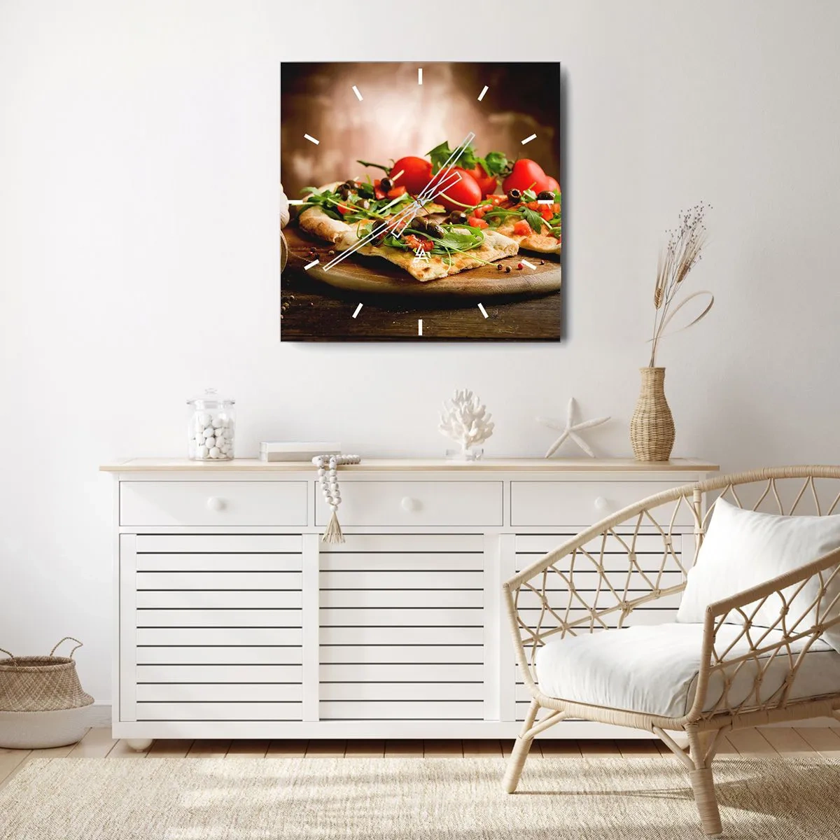 Wanduhr - Glasuhr - Pizza mit Gemüse auf einem Holzbrett im rustikalen Stil - 30x30cm - Direkt vom Herd und aus dem Garten - Moderne Wanddekoration für Wohnzimmer und Schlafzimmer ARTTOR