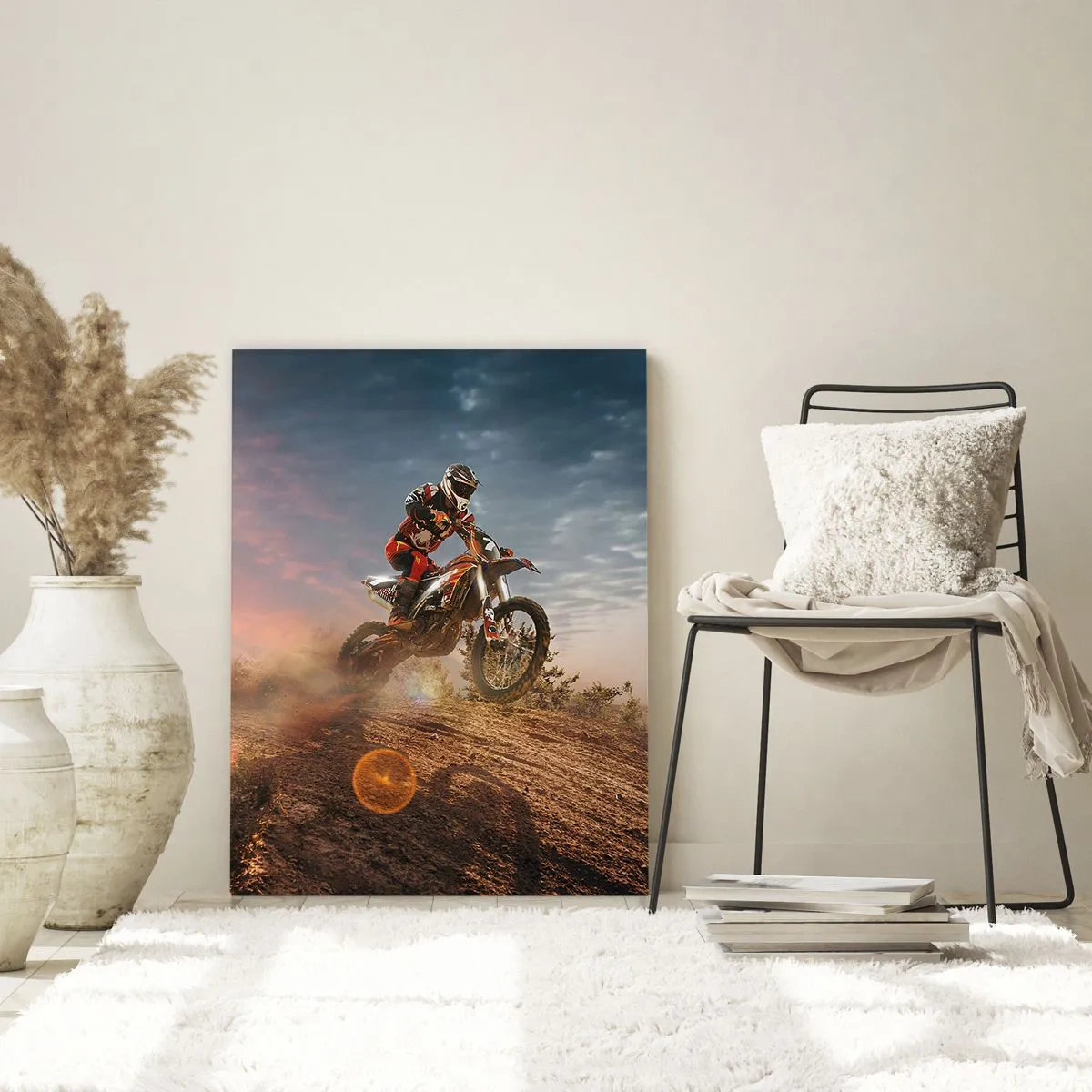 Glasbild - Bild auf glas - Motorradfahrer in den Dünen bei Sonnenuntergang - 80x120cm - Für den Sieg - Moderne Wanddekoration für Wohnzimmer und Schlafzimmer ARTTOR
