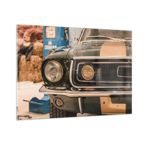 Glasbild - Bild auf glas - Nahaufnahme eines Oldtimers, Mustang, in einer Werkstatt - 100x70cm - Treffen mit einer Legende - Moderne Wanddekoration für Wohnzimmer und Schlafzimmer ARTTOR