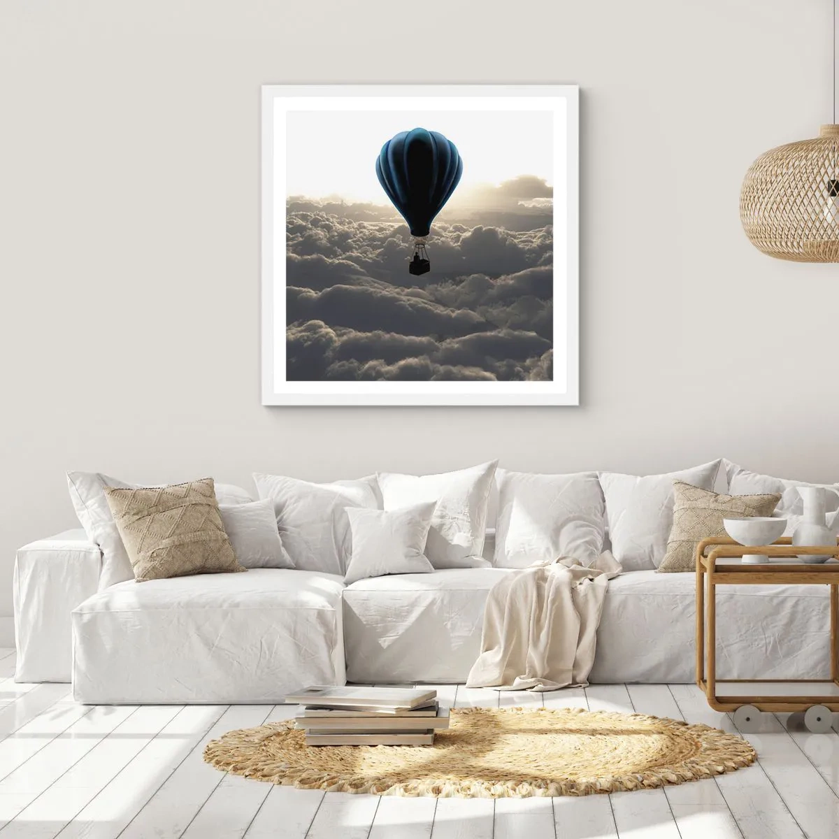 Poster in einem weißen Rahmen - Ein Wanderer über den Wolken - 50x50 cm