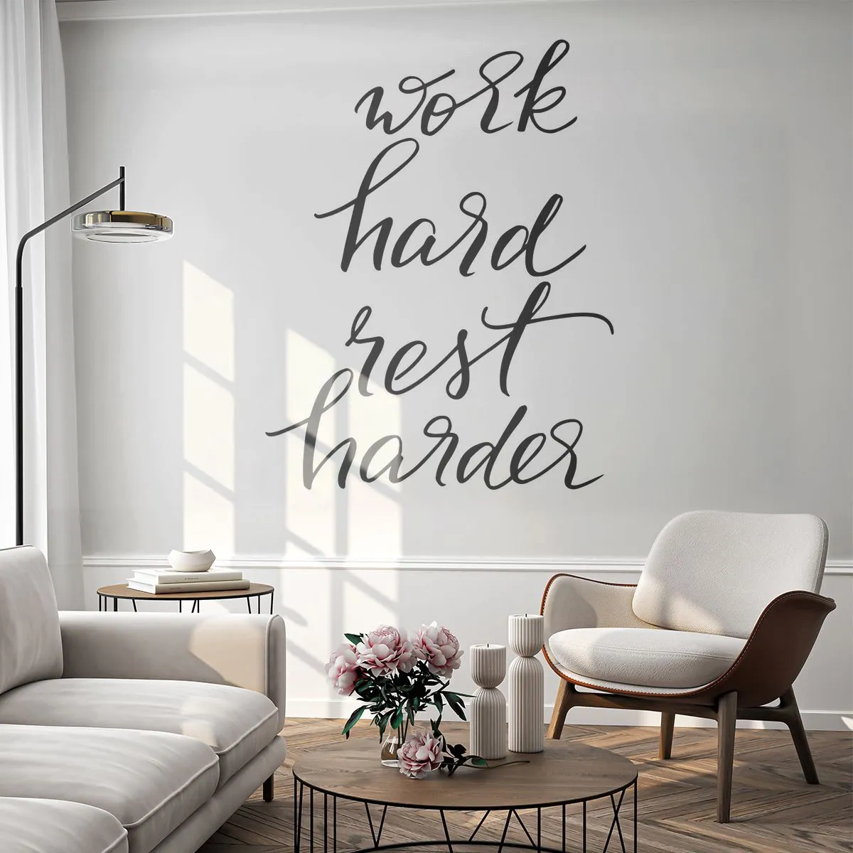 Fototapete Premium Sand - Zitat „Work Hard Rest Harder“ in eleganter Kalligrafie - 100x70cm - Lebensbalance - Moderne Wanddekoration für Wohnzimmer und Schlafzimmer ARTTOR