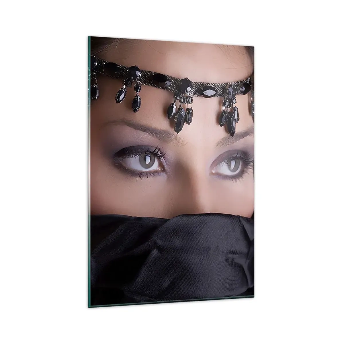 Glasbild - Bild auf glas - Porträt einer Frau mit dekorativem Schmuck vor schwarzem Hintergrund - 80x120cm - Orientalisches verführerisches Geheimnis - Moderne Wanddekoration für Wohnzimmer und Schlafzimmer ARTTOR