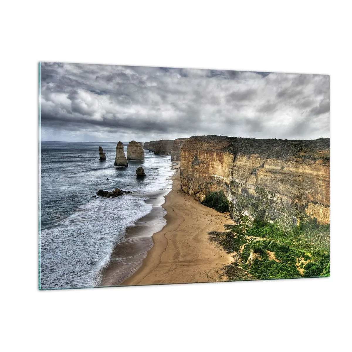 Glasbild - Bild auf glas - Klippen mit Blick auf das Meer und den Strand unter einem bewölkten Himmel - 120x80cm - Rohe Schönheit - Moderne Wanddekoration für Wohnzimmer und Schlafzimmer ARTTOR