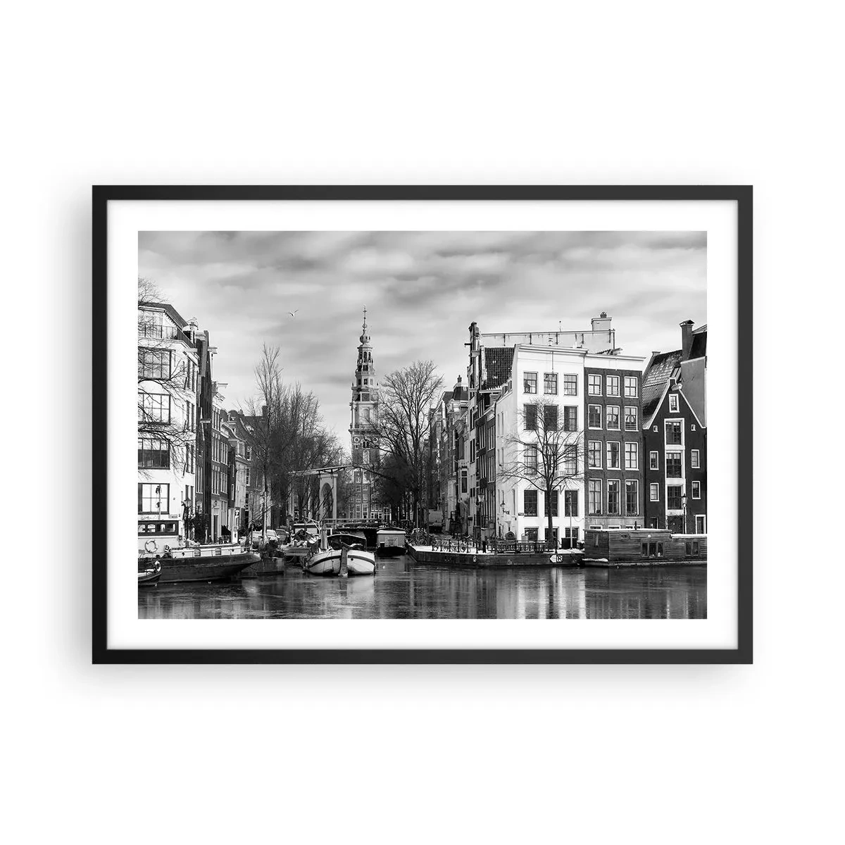 Poster in einem schwarzem Rahmen - Schwarz-Weiß-Panorama von Amsterdam mit Kanal und historischen Gebäuden - 70x50cm - Amsterdamer Atmosphäre - Moderne Wanddekoration für Wohnzimmer und Schlafzimmer ARTTOR