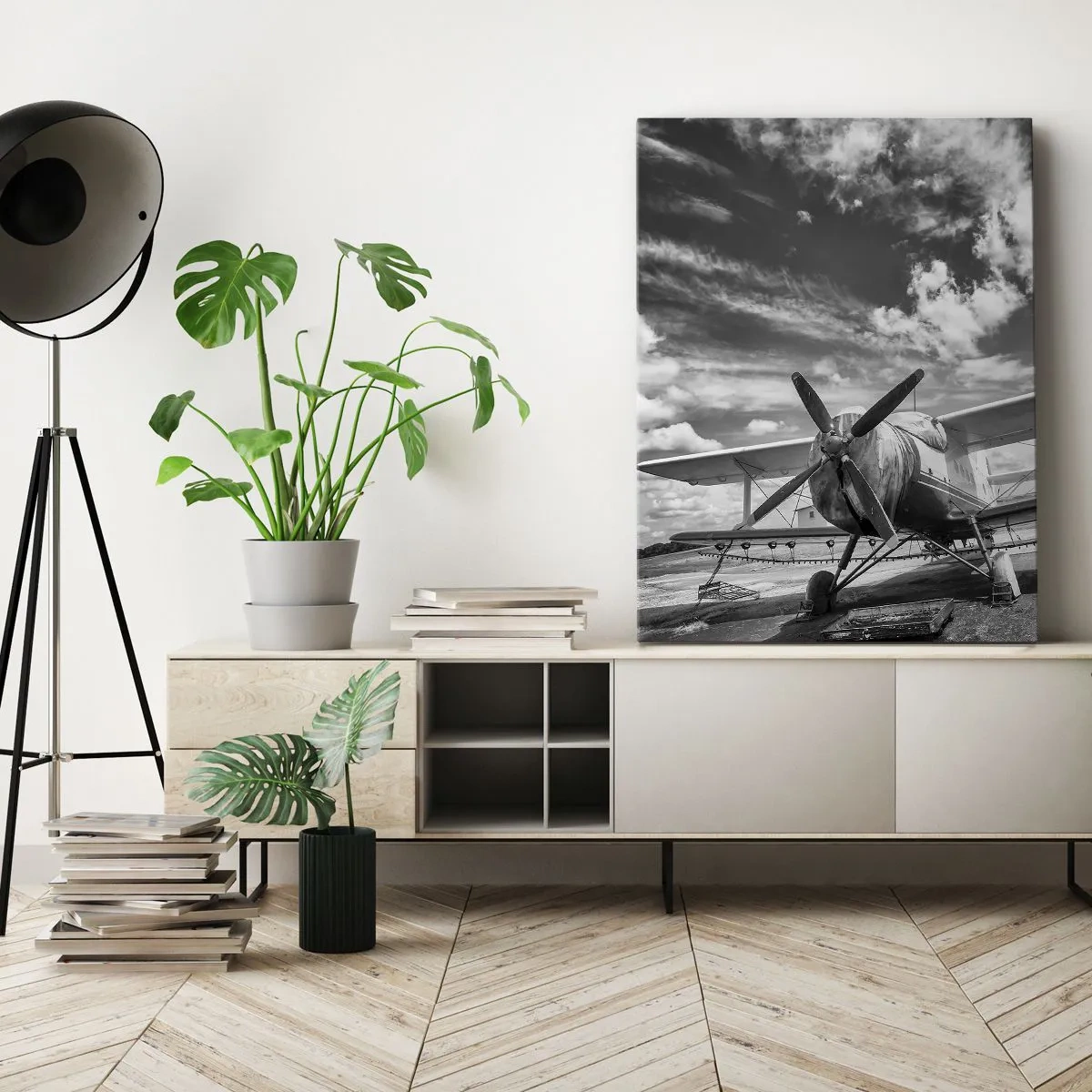 Bild auf Leinwand - Leinwandbild - Ein altes Flugzeug auf dem Flughafen in Schwarz und Weiß - 50x70cm - Ich kann es kaum erwarten! - Moderne Wanddekoration für Wohnzimmer und Schlafzimmer ARTTOR