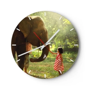 Wanduhr - Glasuhr - Ein Mädchen in einem roten Kleid berührt im Wald den Rüssel eines Elefanten. - 30x30cm - Die Stärke der Freundschaft - Moderne Wanddekoration für Wohnzimmer, Küche und Schlafzimmer ARTTOR