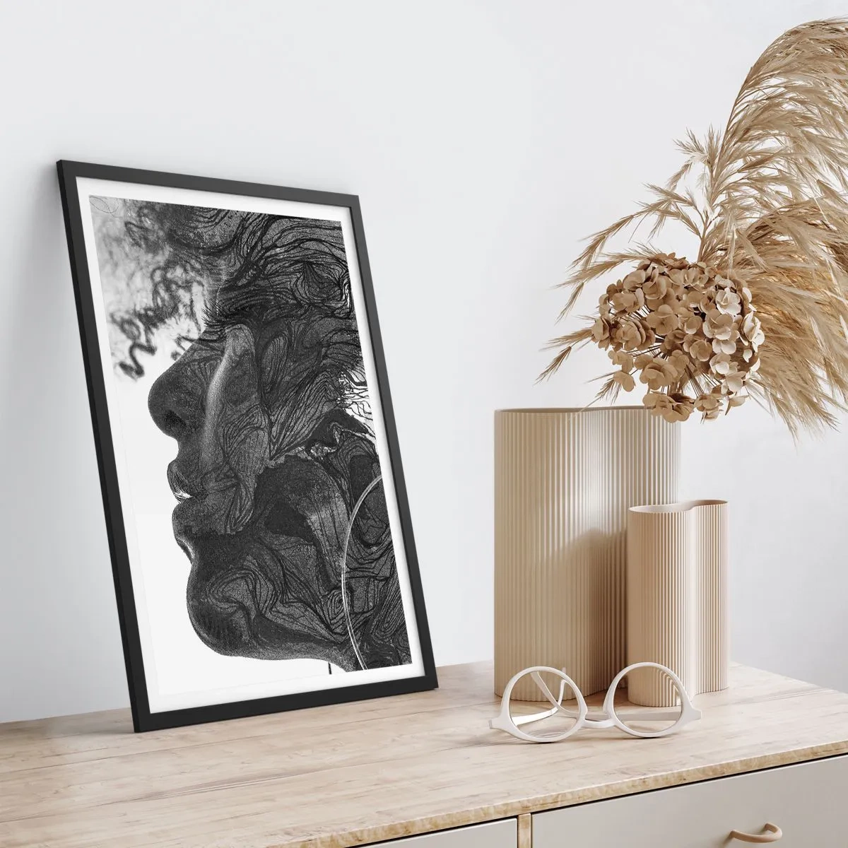 Poster in einem schwarzem Rahmen - Profil eines Frauengesichts mit abstrakten Mustern und Details - 50x70cm - Verstrickt in Träume - Moderne Wanddekoration für Wohnzimmer und Schlafzimmer ARTTOR