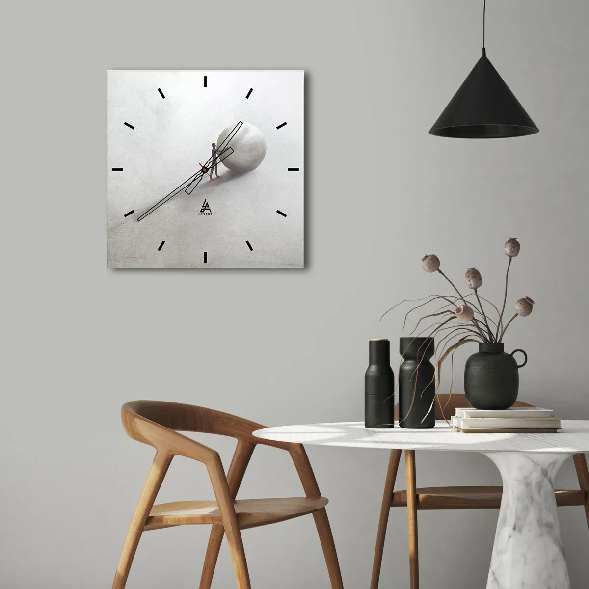 Wanduhr - Glasuhr - Eine minimalistische Figur mit einem Ball auf einem hellen, monochromen Hintergrund. - 30x30cm - Das Spiel des Lebens - Moderne Wanddekoration für Wohnzimmer und Schlafzimmer ARTTOR