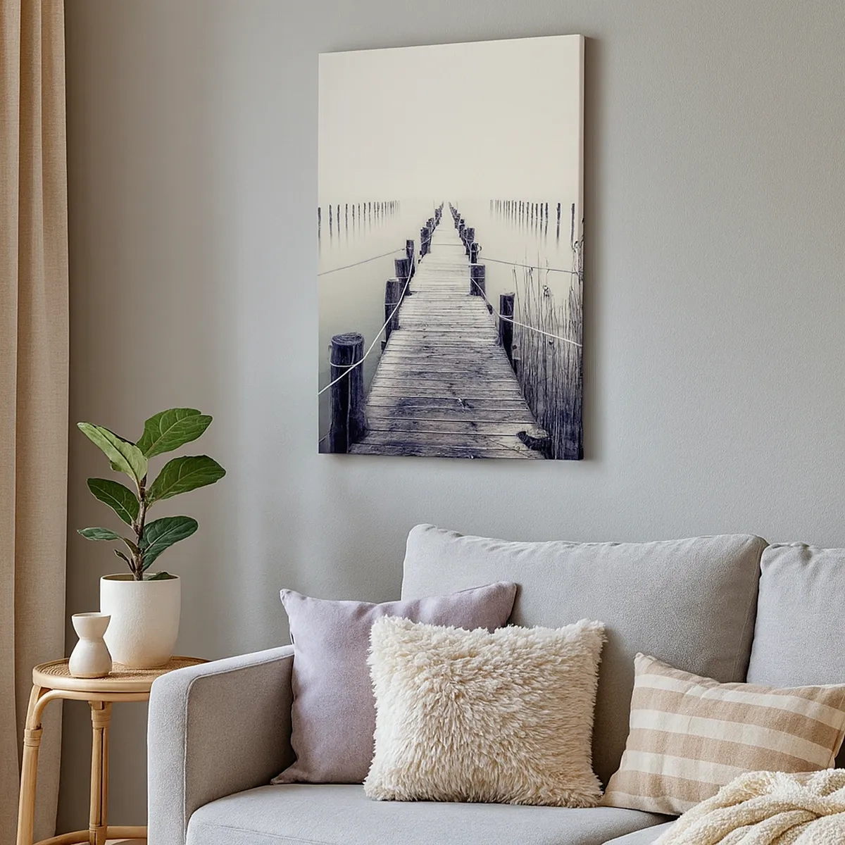 Bild auf Leinwand - Leinwandbild - Eine Holzbrücke, die in einen nebligen Raum führt - 50x70cm - Tauchen Sie in Ruhe ein - Moderne Wanddekoration für Wohnzimmer und Schlafzimmer ARTTOR