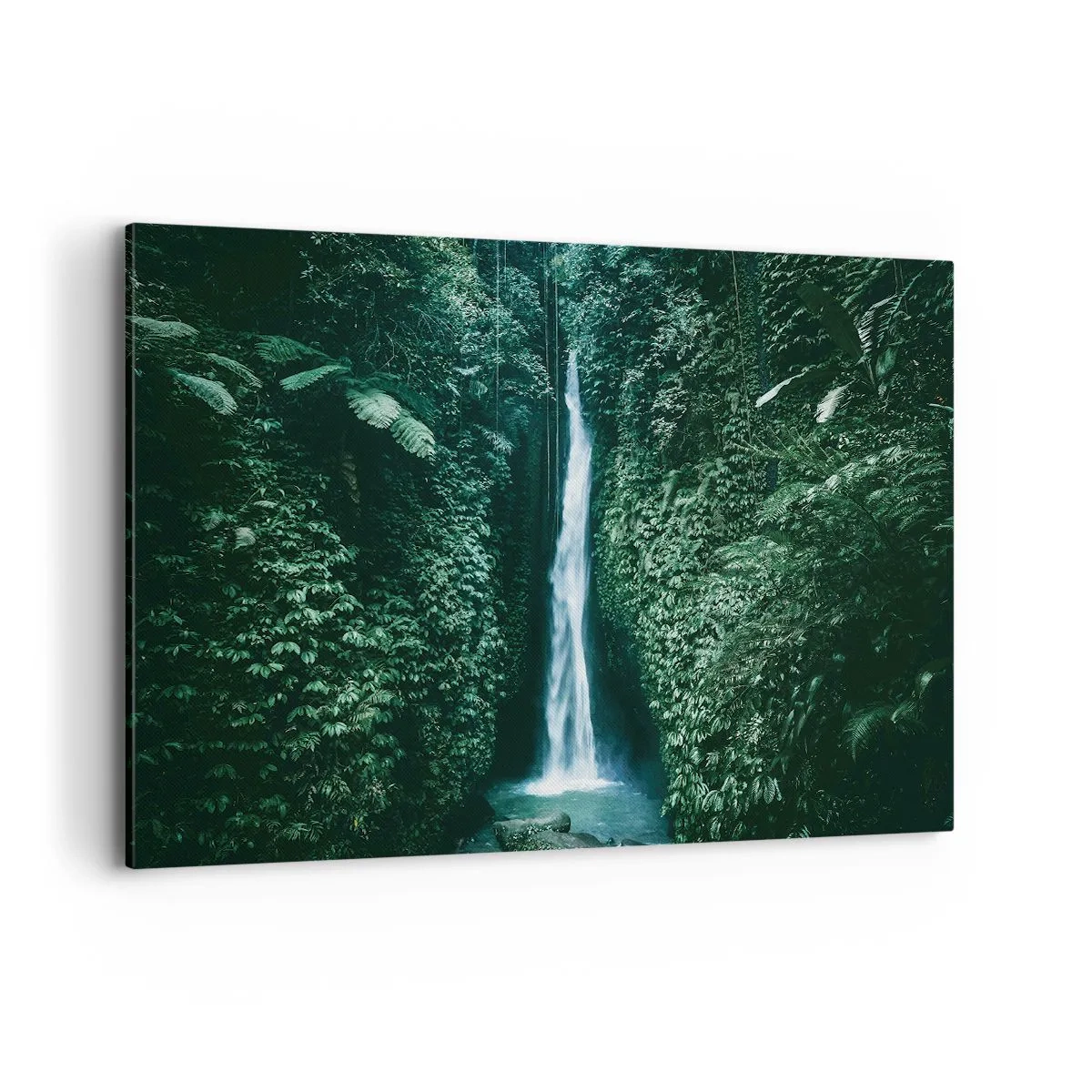 Bild auf Leinwand - Leinwandbild - Ein Wasserfall, umgeben von dichter tropischer Vegetation - 120x80cm - Tropisches Spa - Moderne Wanddekoration für Wohnzimmer und Schlafzimmer ARTTOR