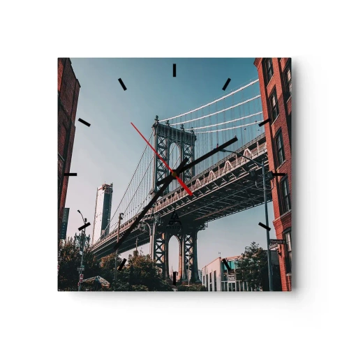 Wanduhr - Glasuhr - Eine Brücke zwischen Gebäuden in einer städtischen Landschaft - 30x30cm - Über den Wellen der Stadt - Moderne Wanddekoration für Wohnzimmer und Schlafzimmer ARTTOR