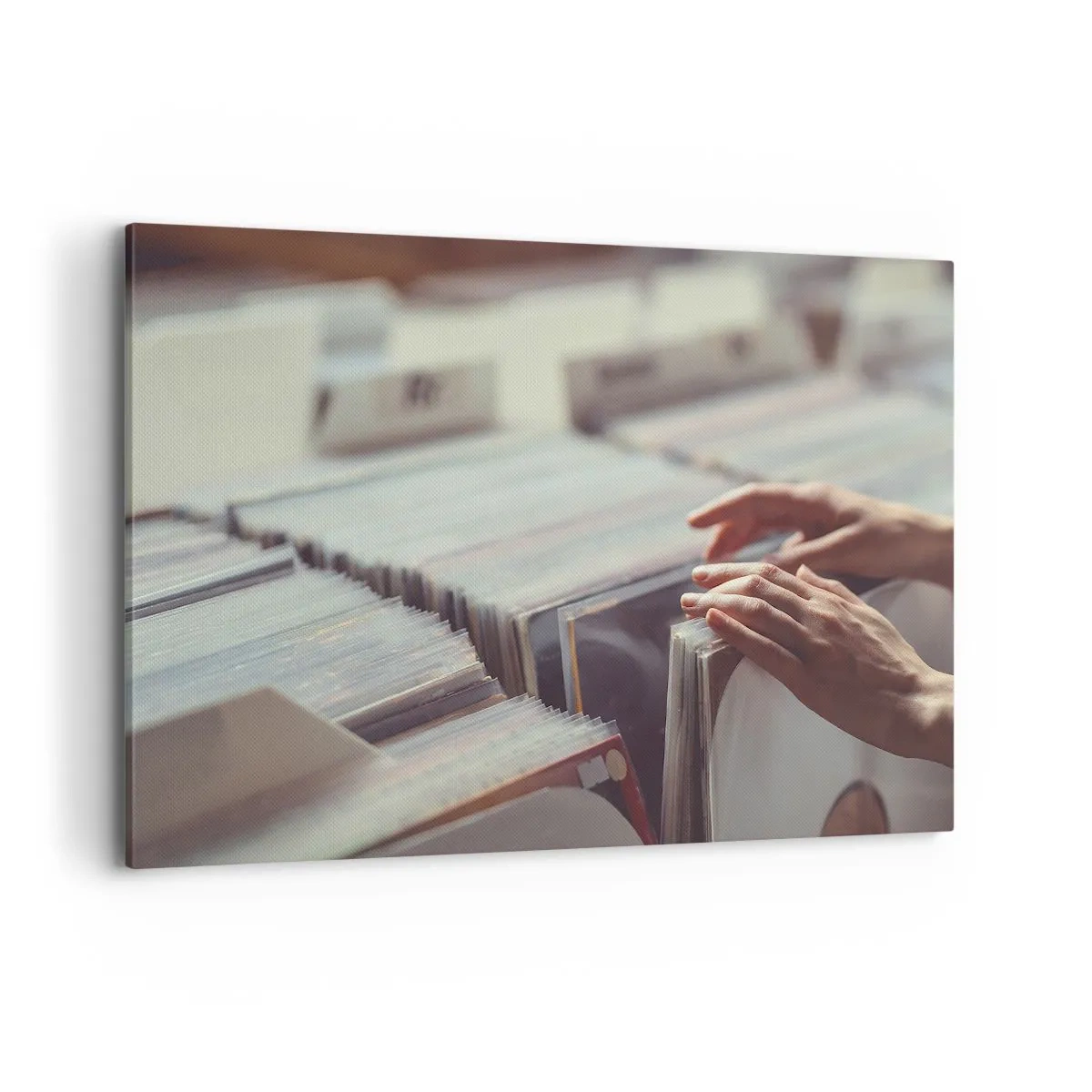 Bild auf Leinwand - Leinwandbild - Hände blättern durch eine Vinylsammlung - 100x70cm - Auf der Suche nach Emotionen - Moderne Wanddekoration für Wohnzimmer und Schlafzimmer ARTTOR
