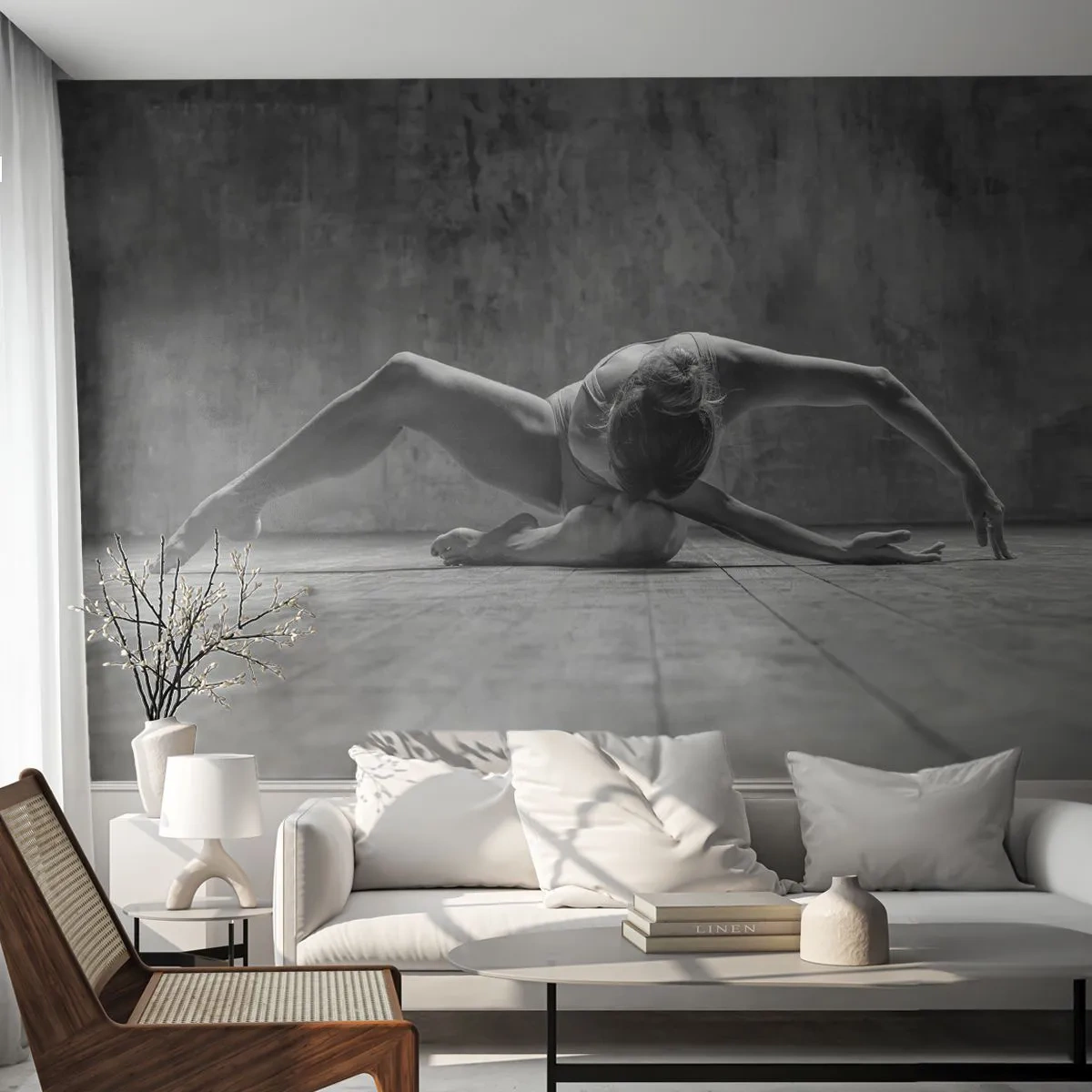 Fototapete Premium Sand - Schwarz-Weiß-Aufnahme einer Ballerina in ausdrucksstarker Pose - 100x70cm - Symmetrie gefunden - Moderne Wanddekoration für Wohnzimmer und Schlafzimmer ARTTOR