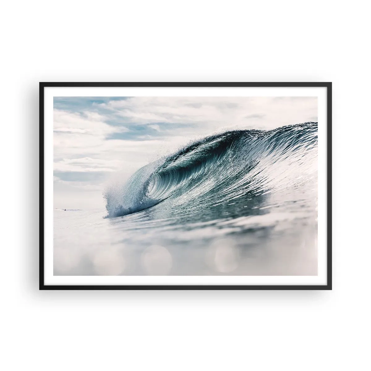 Poster in einem schwarzem Rahmen - Eine Meereswelle, eingefangen in einem dynamischen Moment vor dem Himmel - 100x70cm - Wasserspitze - Moderne Wanddekoration für Wohnzimmer und Schlafzimmer ARTTOR