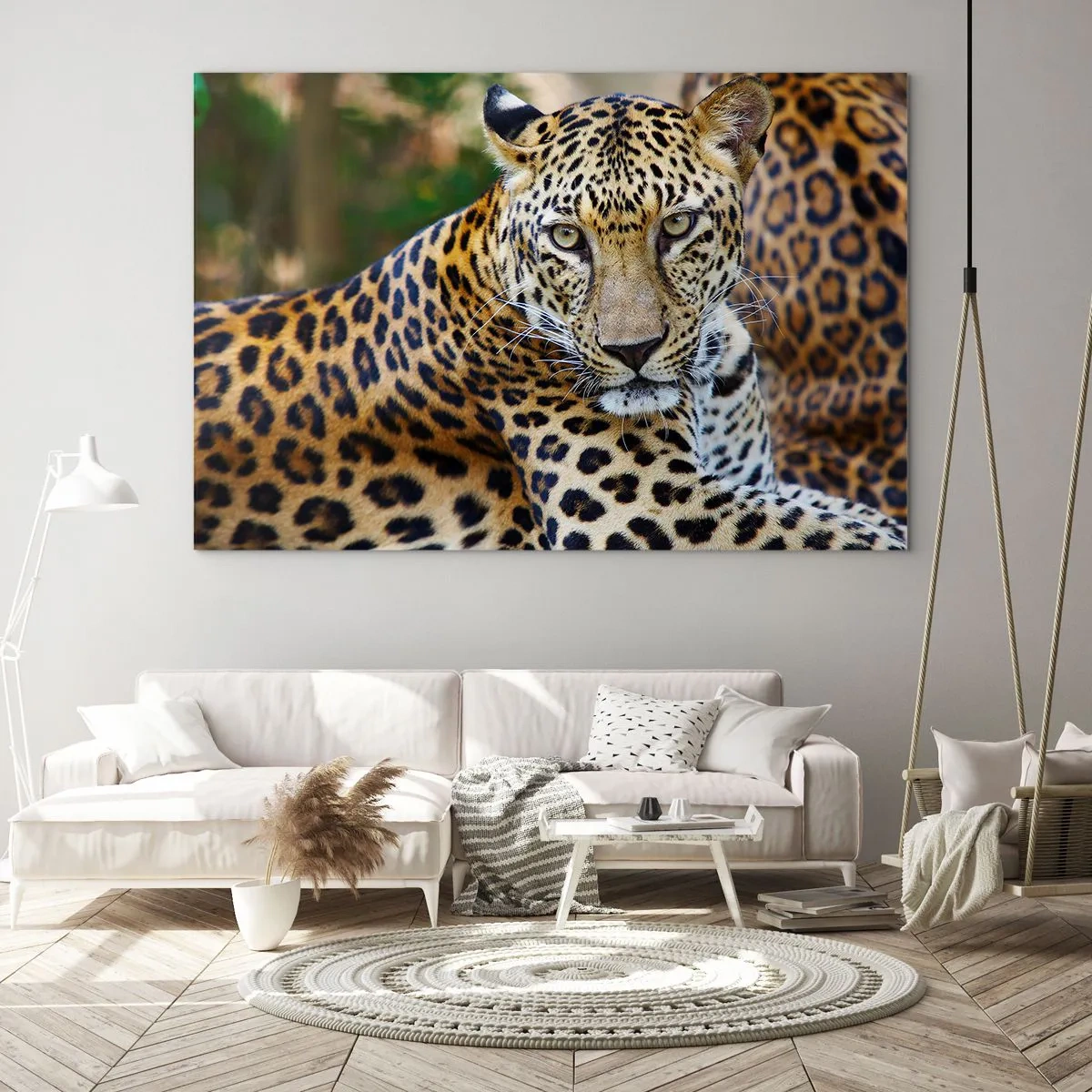 Glasbild - Bild auf glas - Ein wilder Leopard ruht im Grünen - 120x80cm - Wild und ruhig - Moderne Wanddekoration für Wohnzimmer und Schlafzimmer ARTTOR