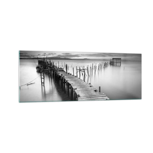 Glasbild - Bild auf glas - Ein Holzsteg an einem ruhigen See in Grautönen - 140x50cm - Der Frieden eines vergessenen Ufers - Moderne Wanddekoration für Wohnzimmer und Schlafzimmer ARTTOR