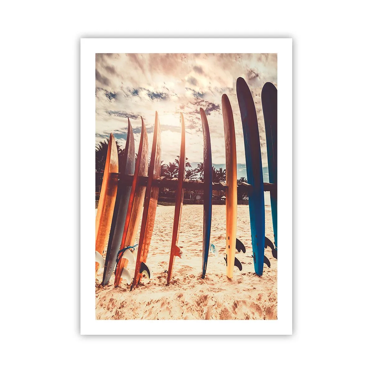 Poster - Bunte Surfbretter vor der Kulisse eines Strandes und Palmen - 50x70cm - Gute Nacht bis morgen - Moderne Wanddekoration für Wohnzimmer und Schlafzimmer ARTTOR