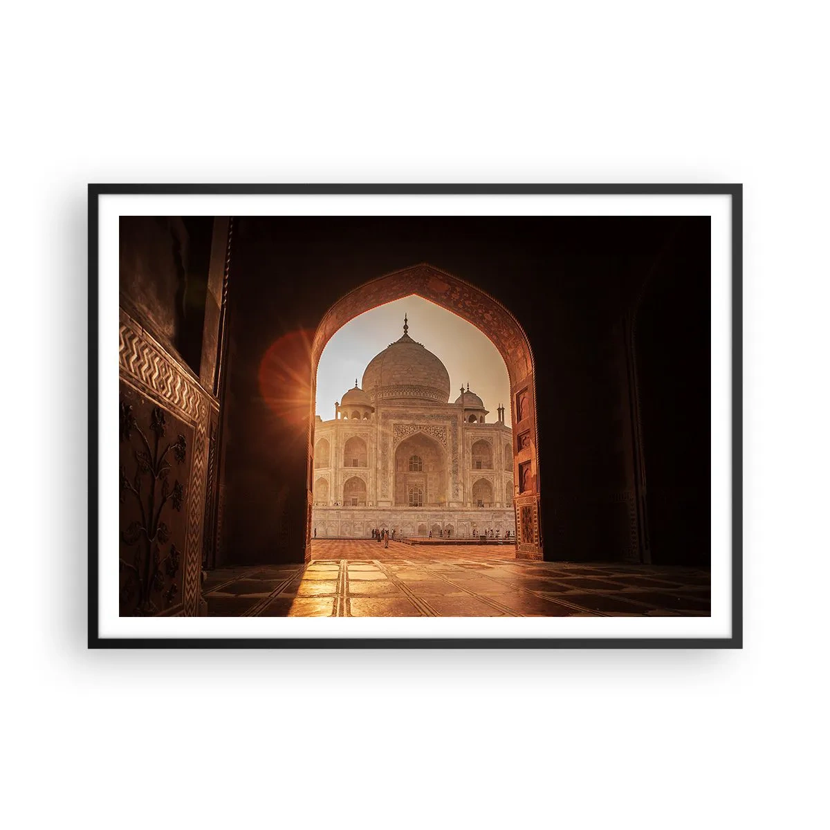 Poster in einem schwarzem Rahmen - Taj Mahal im Sonnenlicht vom Torbogen aus gesehen - 100x70cm - Denkmal der überirdischen Liebe - Moderne Wanddekoration für Wohnzimmer und Schlafzimmer ARTTOR