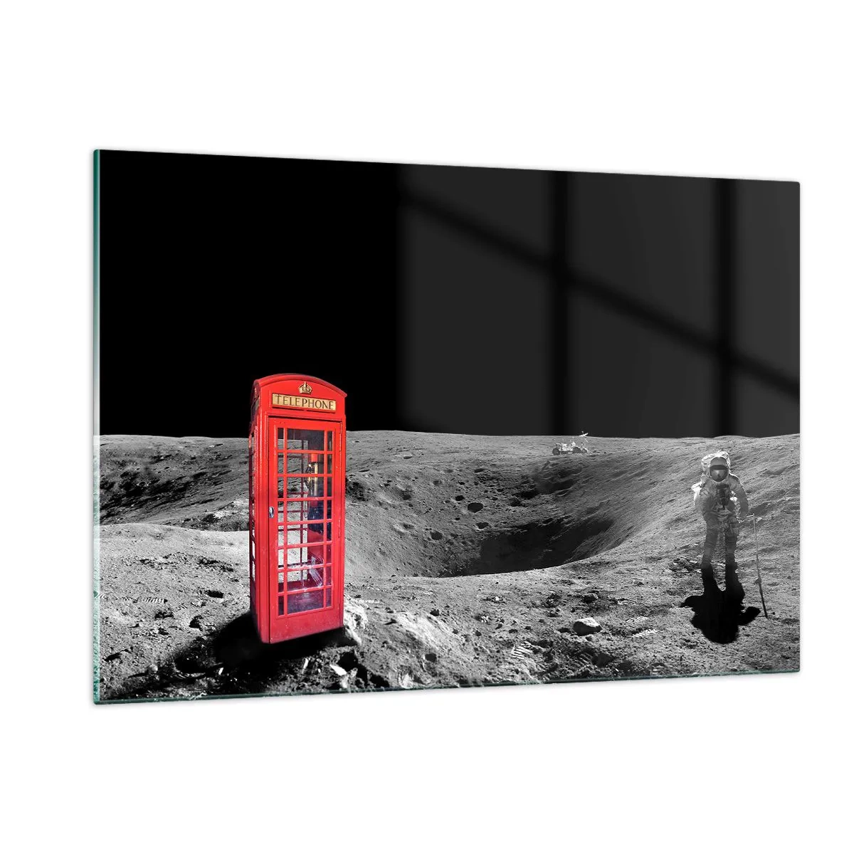 Glasbild - Bild auf glas - Eine rote Telefonzelle auf der Mondoberfläche mit einem Astronauten - 120x80cm - Ein kosmischer Witz - Moderne Wanddekoration für Wohnzimmer und Schlafzimmer ARTTOR