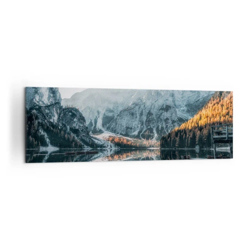 Bild auf Leinwand - Leinwandbild - Eine Berglandschaft spiegelt sich in der ruhigen Oberfläche eines Sees - 160x50cm - Spiegellandschaft - Moderne Wanddekoration für Wohnzimmer und Schlafzimmer ARTTOR