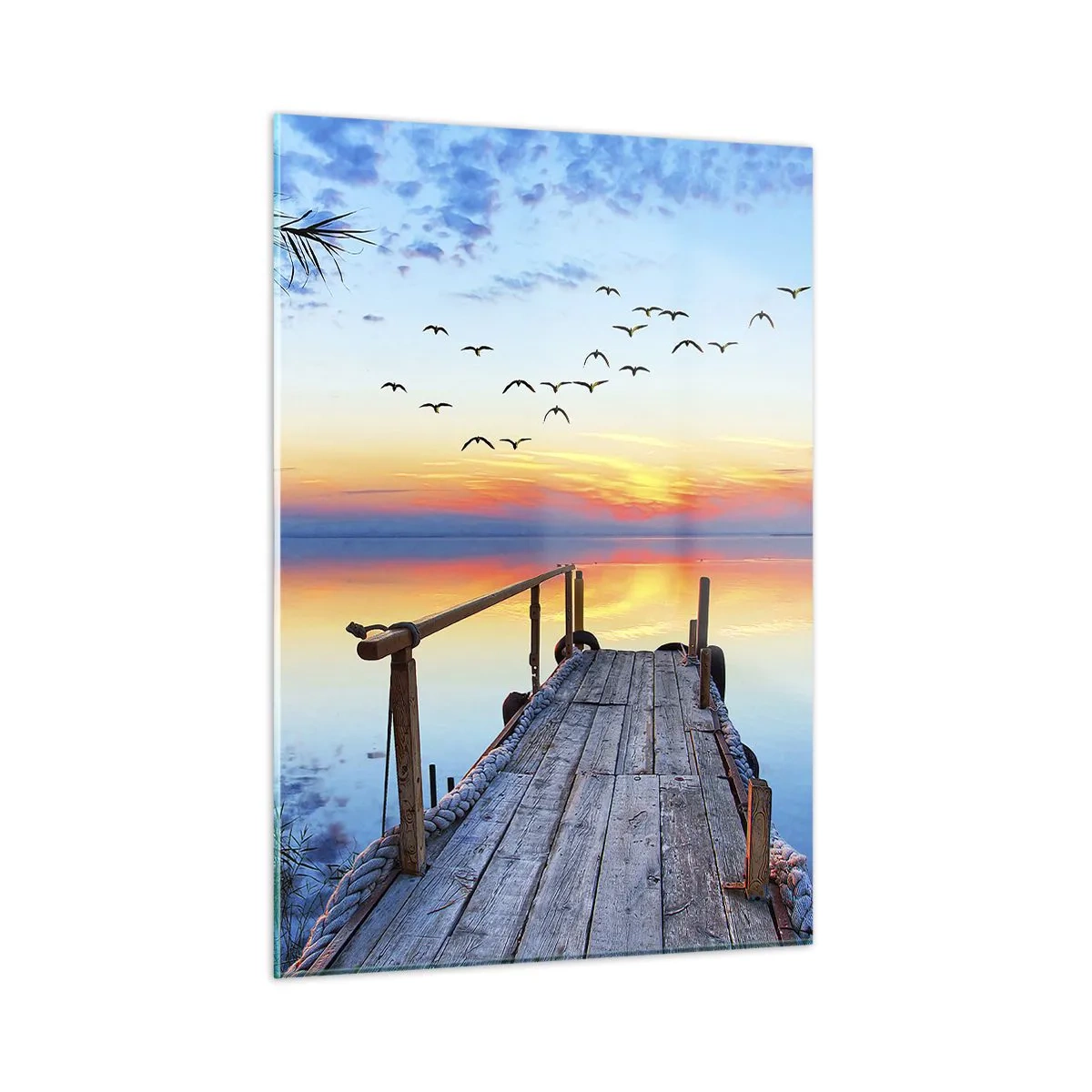 Glasbild - Bild auf glas - Ein Holzsteg über einem See bei Sonnenuntergang mit einem Vogelschwarm, der über uns fliegt - 50x70cm - Es ist Zeit, zurückzukehren ... - Moderne Wanddekoration für Wohnzimmer und Schlafzimmer ARTTOR