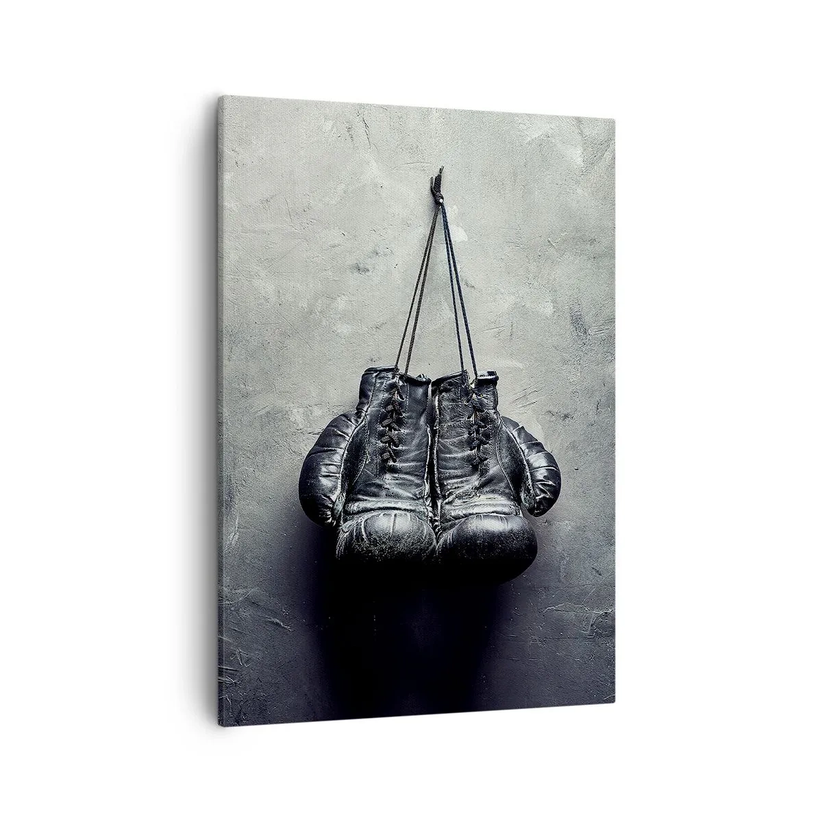 Bild auf Leinwand - Leinwandbild - Alte Boxhandschuhe an der Wand - 50x70cm - Zeit des Kampfes und Zeit des Friedens - Moderne Wanddekoration für Wohnzimmer und Schlafzimmer ARTTOR