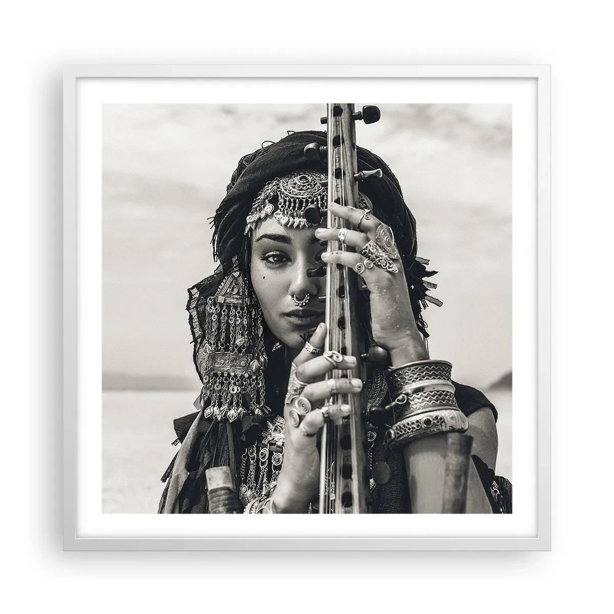 Poster in einem weißen Rahmen - Die Musik des Orients selbst - 60x60 cm