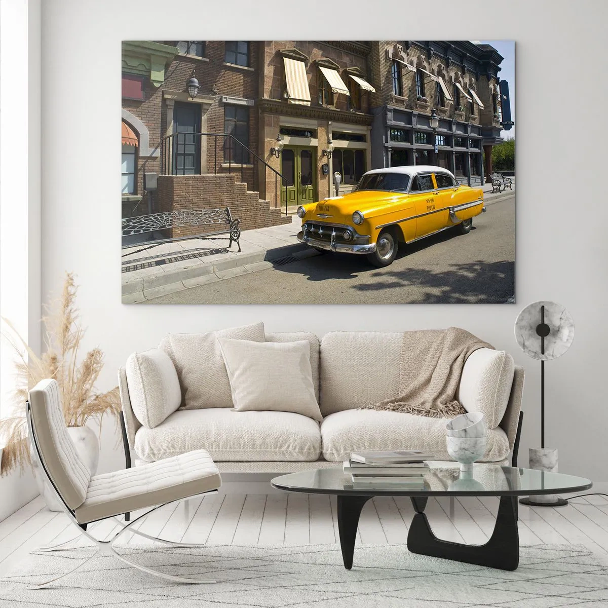 Glasbild - Bild auf glas - Ein gelbes Taxi vor der Kulisse eines klassischen Mietshauses - 70x50cm - Vor langer Zeit in Amerika - Moderne Wanddekoration für Wohnzimmer und Schlafzimmer ARTTOR