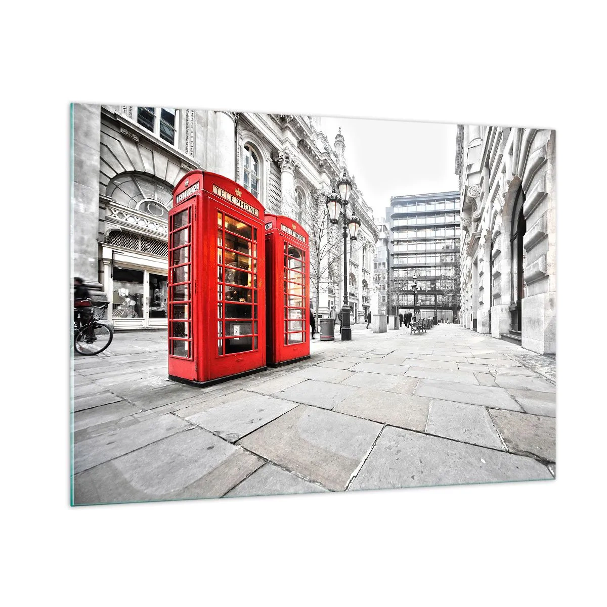 Glasbild - Bild auf glas - Rote Telefonzellen vor dem Hintergrund einer Stadtstraße - 100x70cm - Willkommen in London - Moderne Wanddekoration für Wohnzimmer und Schlafzimmer ARTTOR