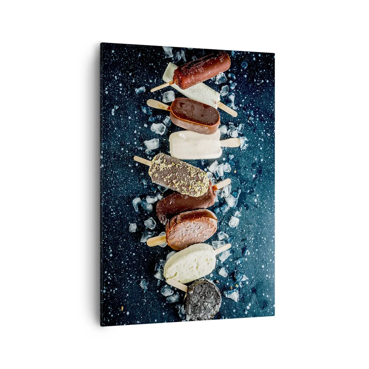 Bild auf Leinwand - Leinwandbild - Bunte Eislutscher auf Eis mit dunklem Hintergrund angeordnet - 70x100cm - Geschmack des heißen Sommers - Moderne Wanddekoration für Wohnzimmer und Schlafzimmer ARTTOR