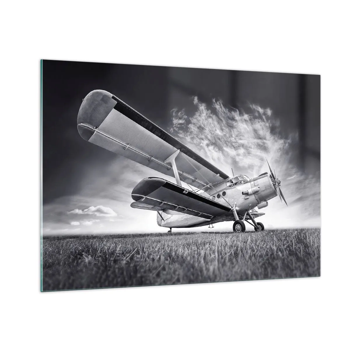 Glasbild - Bild auf glas - Ein Schwarzweißfoto eines Flugzeugs vor einem dramatischen Himmel. - 100x70cm - Der geflügelte Wanderer - Moderne Wanddekoration für Wohnzimmer und Schlafzimmer ARTTOR