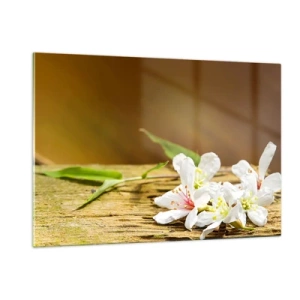 Glasbild - Bild auf glas - Weiße Blumen auf einem hölzernen Hintergrund in warmem Licht - 120x80cm - Ein unschuldiges Versprechen - Moderne Wanddekoration für Wohnzimmer und Schlafzimmer ARTTOR
