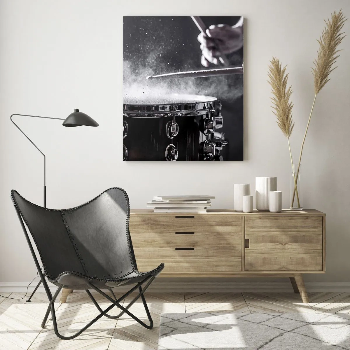 Glasbild - Bild auf glas - Schlagen der Snare Drum mit Sticks mit Staubeffekt - 70x100cm - Der Puls der Musik - Moderne Wanddekoration für Wohnzimmer und Schlafzimmer ARTTOR