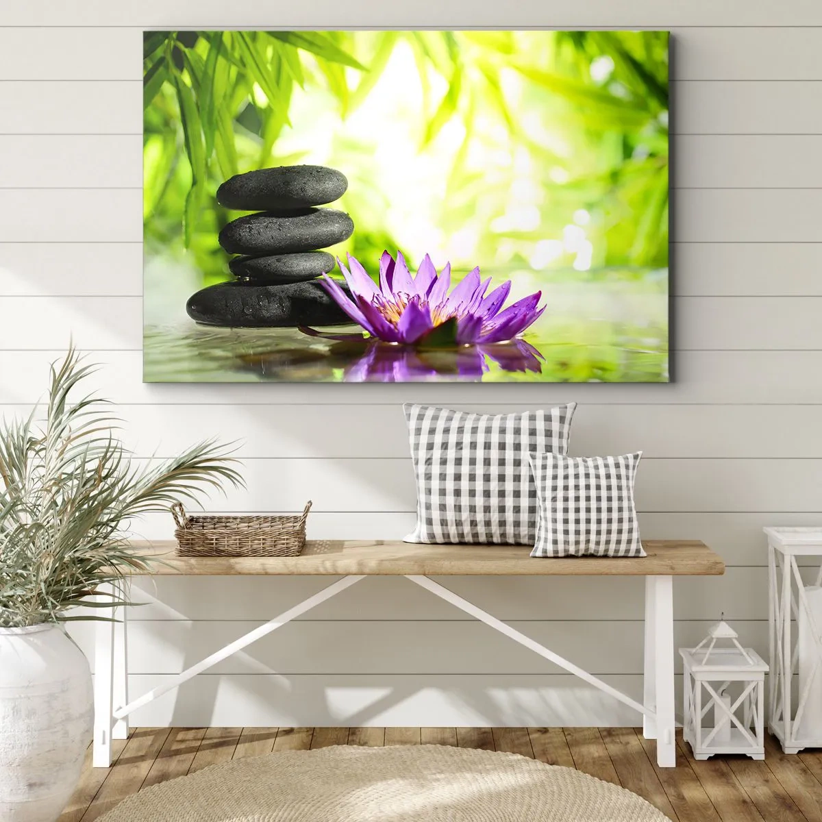 Bild auf Leinwand - Leinwandbild - Ein Stapel Zen-Steine und eine Lotusblume vor einem Hintergrund aus Bambusblättern. - 70x50cm - In einem Bambusbusch - Moderne Wanddekoration für Wohnzimmer und Schlafzimmer ARTTOR