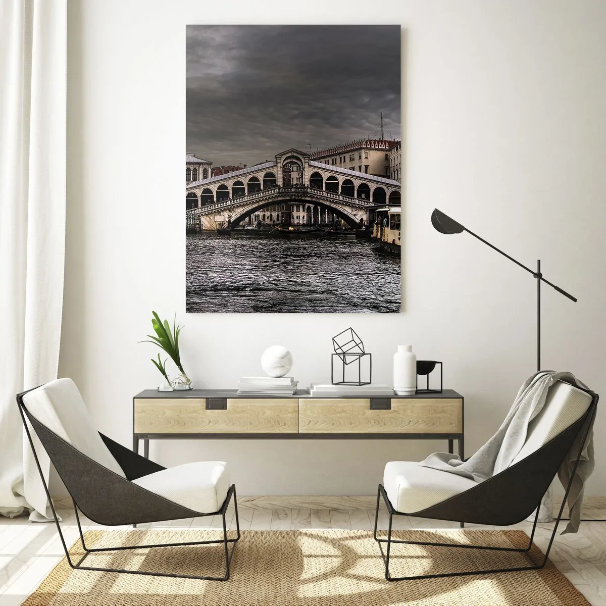 Glasbild - Bild auf glas - Die Rialtobrücke vor bewölktem Himmel - 50x70cm - Das Versprechen eines venezianischen Abends - Moderne Wanddekoration für Wohnzimmer und Schlafzimmer ARTTOR
