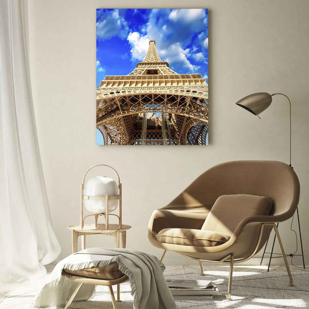 Glasbild - Bild auf glas - Der Eiffelturm von unten vor blauem Himmel - 80x120cm - In den Himmel und in die Wolken gehen - Moderne Wanddekoration für Wohnzimmer und Schlafzimmer ARTTOR