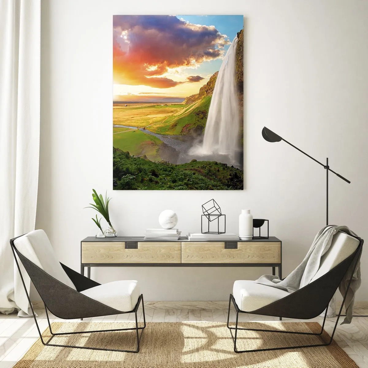 Glasbild - Bild auf glas - Ein Wasserfall in einer malerischen Landschaft bei Sonnenuntergang - 80x120cm - Die Fülle des isländischen Sommers - Moderne Wanddekoration für Wohnzimmer und Schlafzimmer ARTTOR