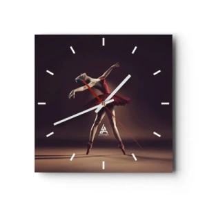 Wanduhr - Glasuhr - Eine Balletttänzerin in einem roten Kleid vor dem Hintergrund einer Bühne - 30x30cm - Eine Primaballerina - Moderne Wanddekoration für Wohnzimmer und Schlafzimmer ARTTOR