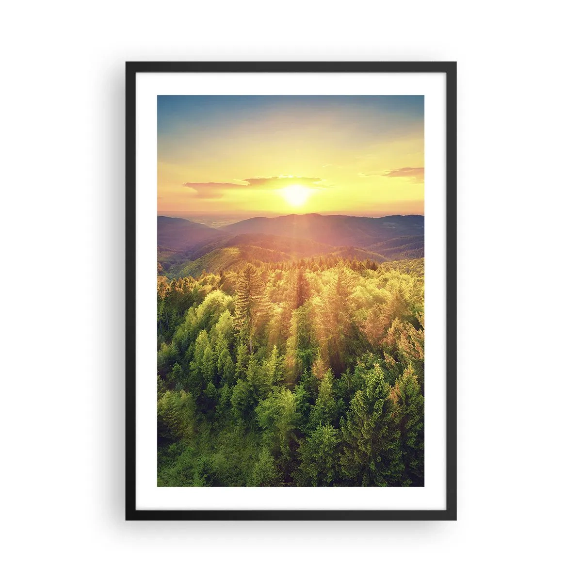 Poster in einem schwarzem Rahmen - Sonnenuntergang über einem Bergwald voller Grün - 50x70cm - Scheitelpunkte und Spitzen - Moderne Wanddekoration für Wohnzimmer und Schlafzimmer ARTTOR