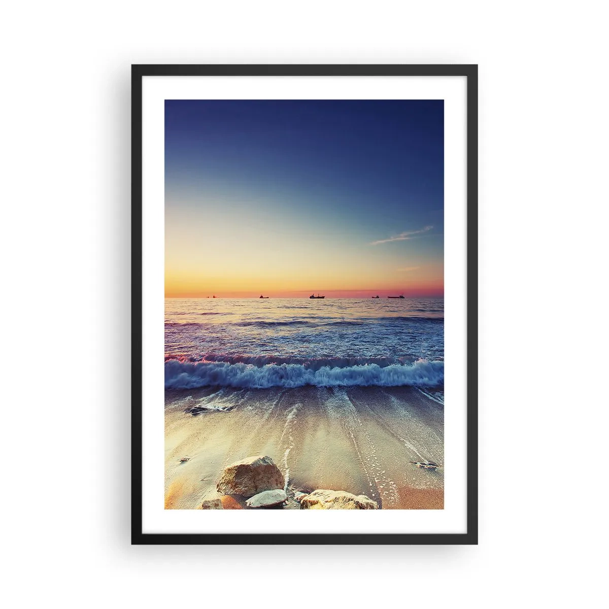 Poster in einem schwarzem Rahmen - Sonnenuntergang über dem Meer mit sanften Wellen am Strand - 50x70cm - Was ist mit dem Horizont? - Moderne Wanddekoration für Wohnzimmer und Schlafzimmer ARTTOR